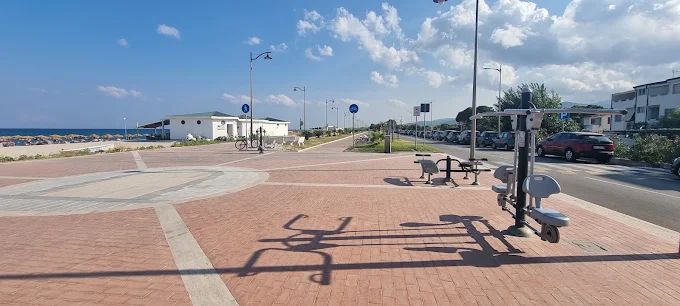 Il lungomare a 50 metri dal campeggio